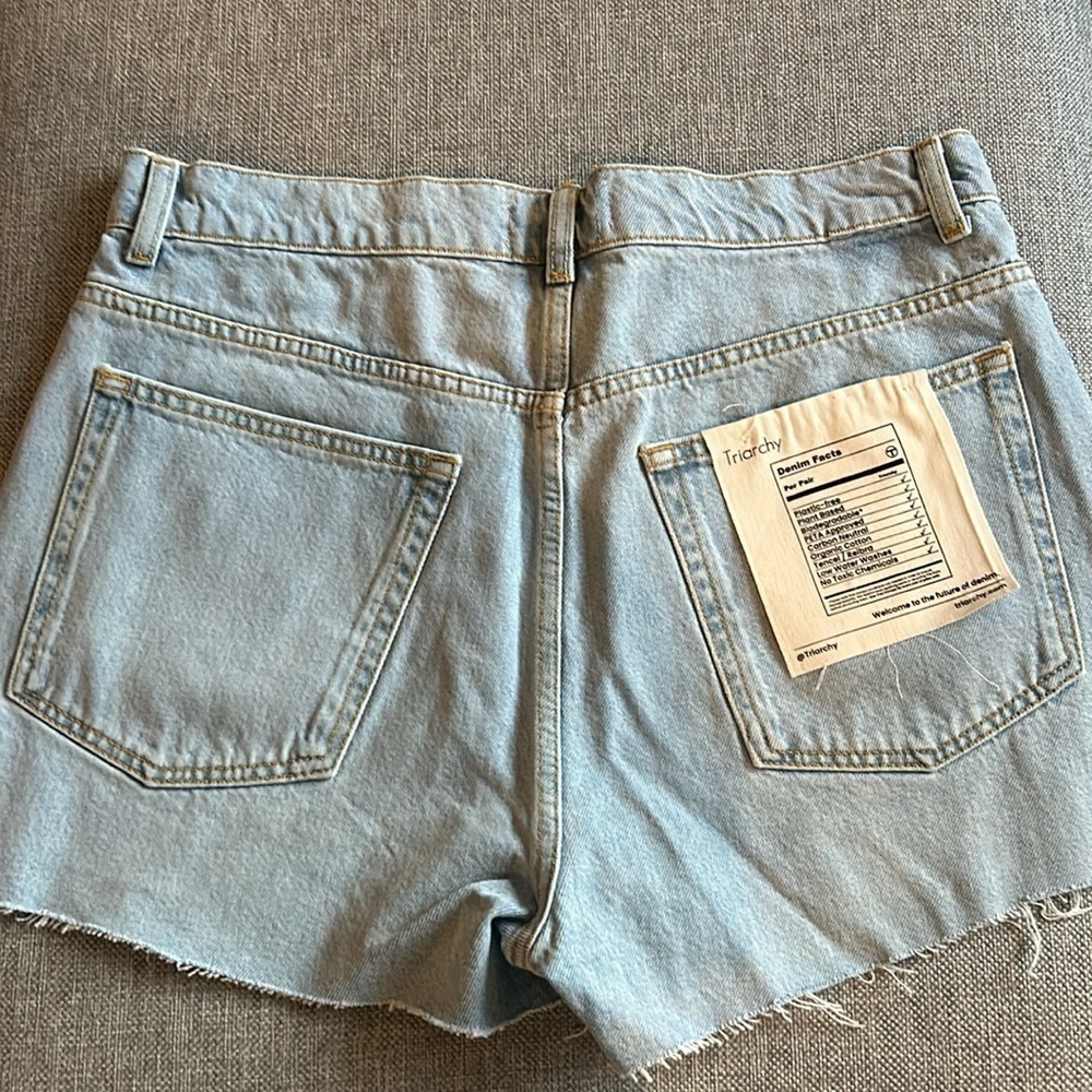 TRIARCHY High Rise Cut-off Short Color Spring Indigo
Size 30 - Picture 6 of 13